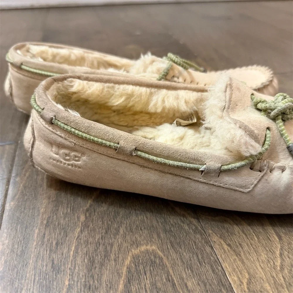 UGG Dakota Moccasin Slippers Womens Size 8 Beige Shearling Lined Green - Picture 6 of 12